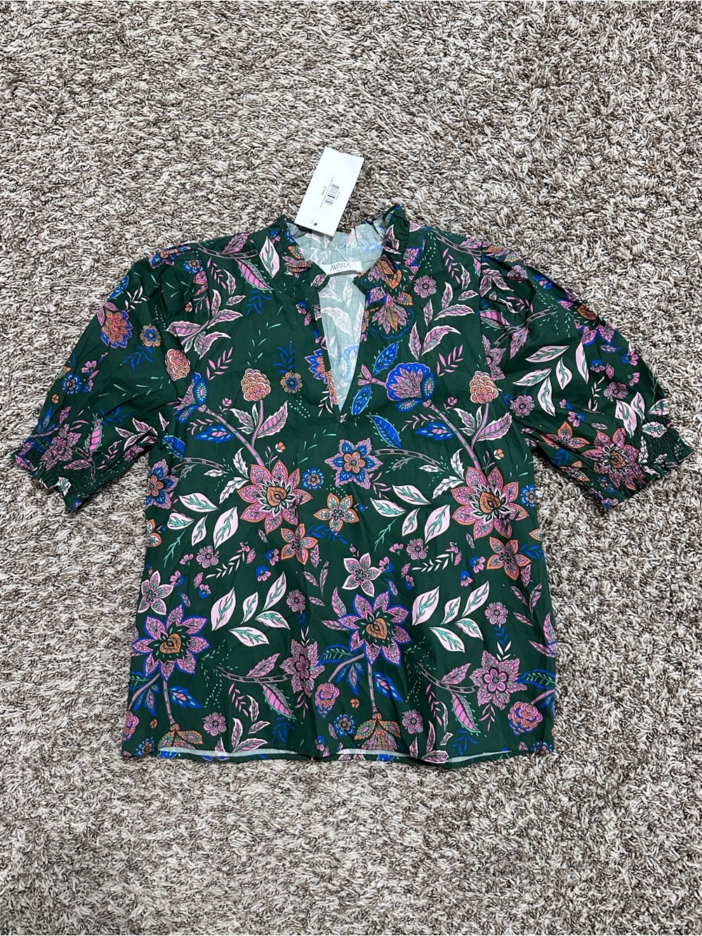 Avara top NWT Women's Forest Green Floral V-Neck Blouse